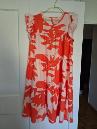 Robe orange et blanc cassé