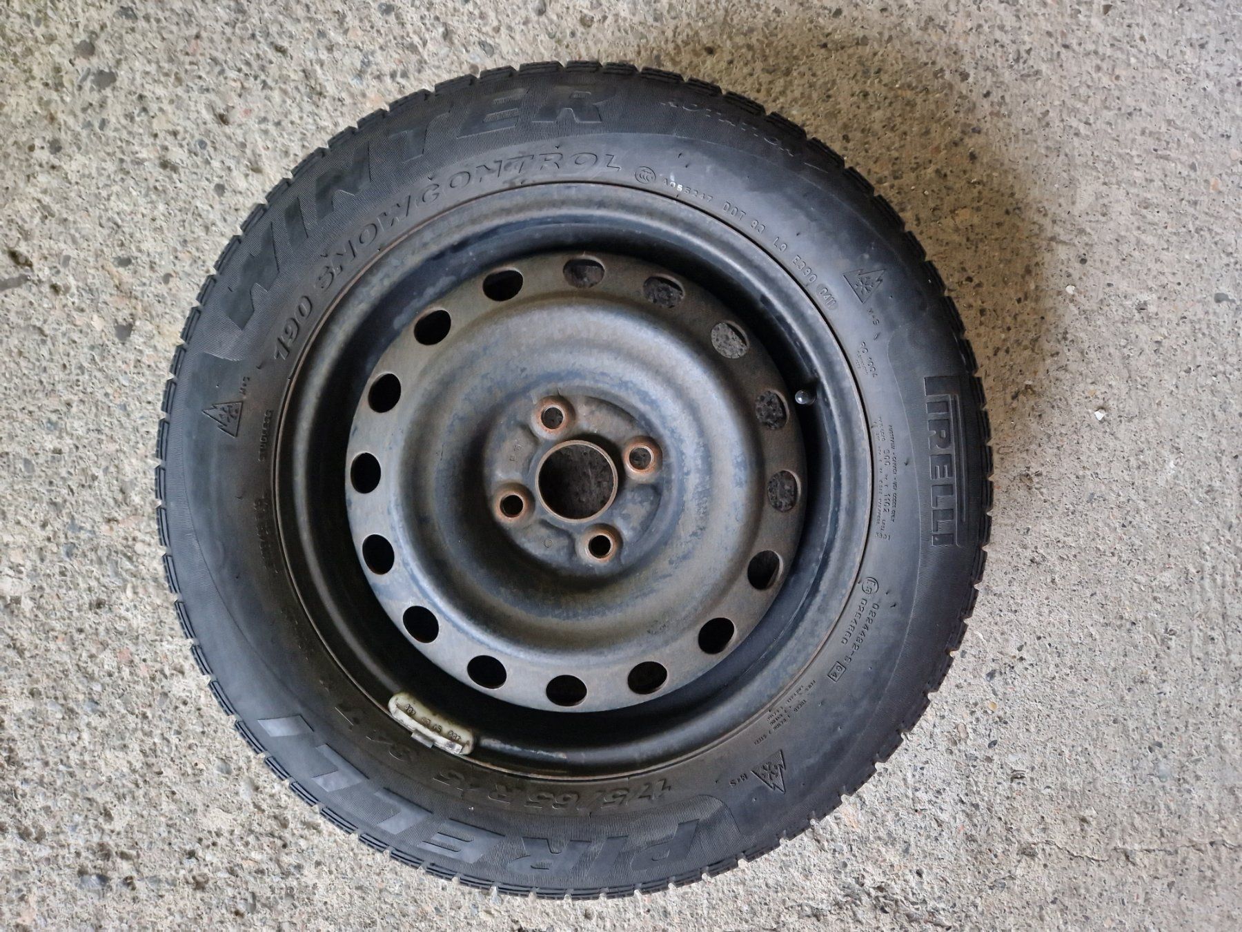 Pirelli Pneumatici & Ruote complete: Winterreifen 175 65R 15 – Usato da Reichenburg venduto da Logan2012 1