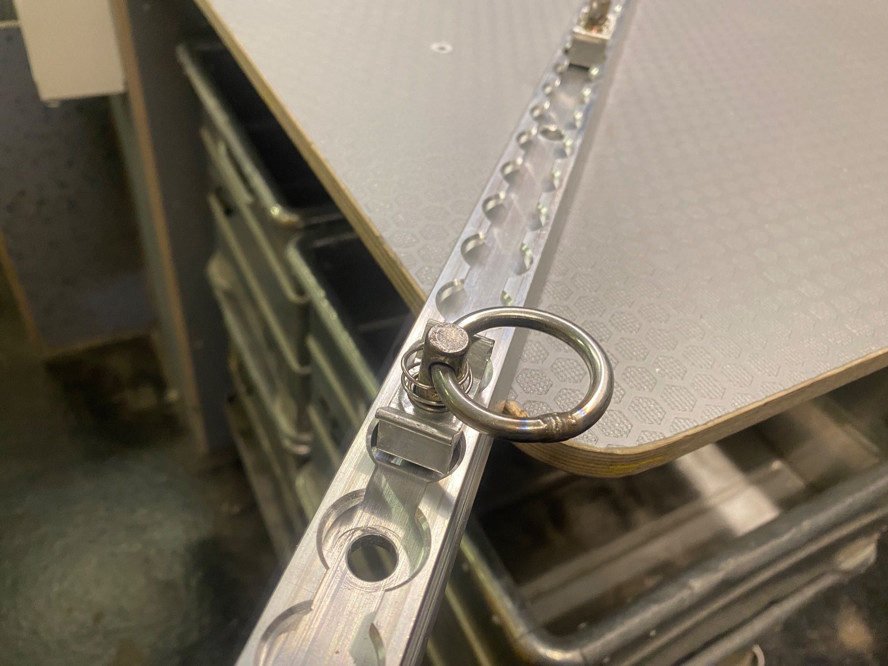 Tutti gli attrezzi: Zurrschiene mit Fittingen – Usato da Wabern venduto da HK-Design 2