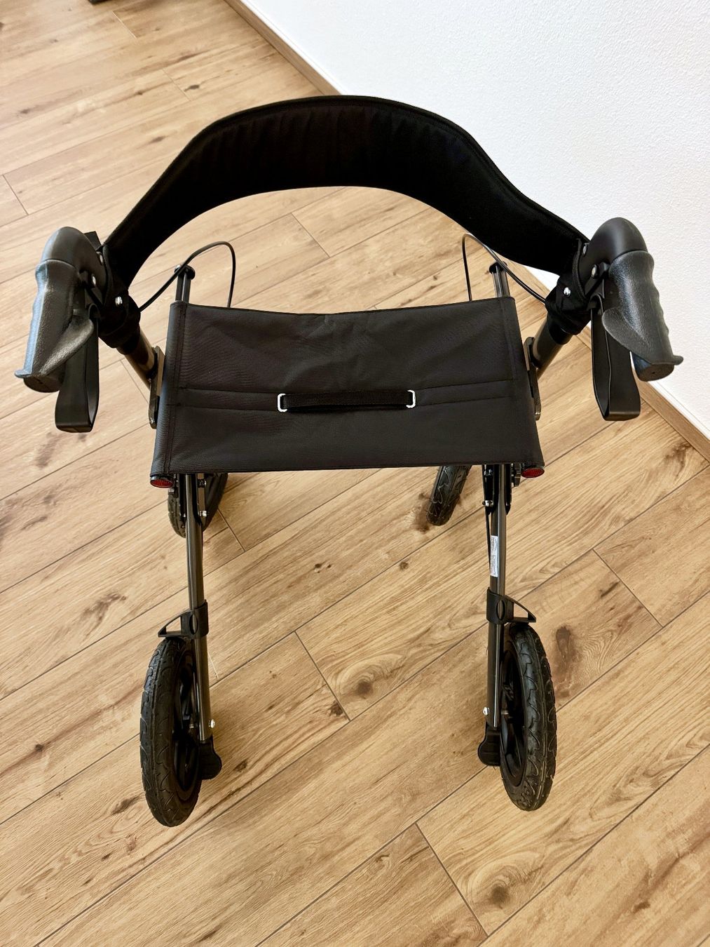 Aides à la marche: Rollator faltbar mit Sitzmöglichkeit – D'occasion à Uetikon am See par kralweb 1