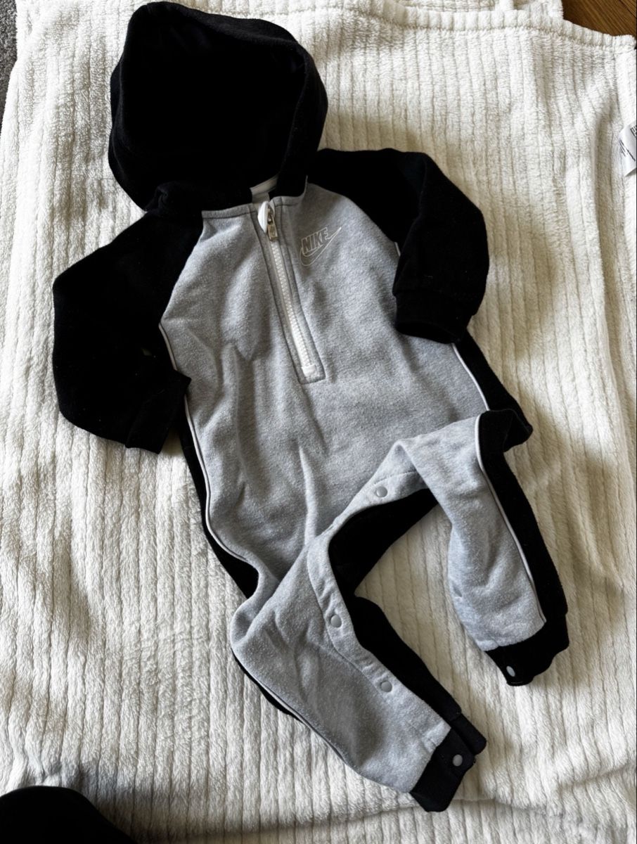 Nike Pagliaccetti: NIKE - COMBINAISON BÉBÉ - 80CM – Nuovo (secondo la descrizione) da Vauffelin venduto da Salvo010