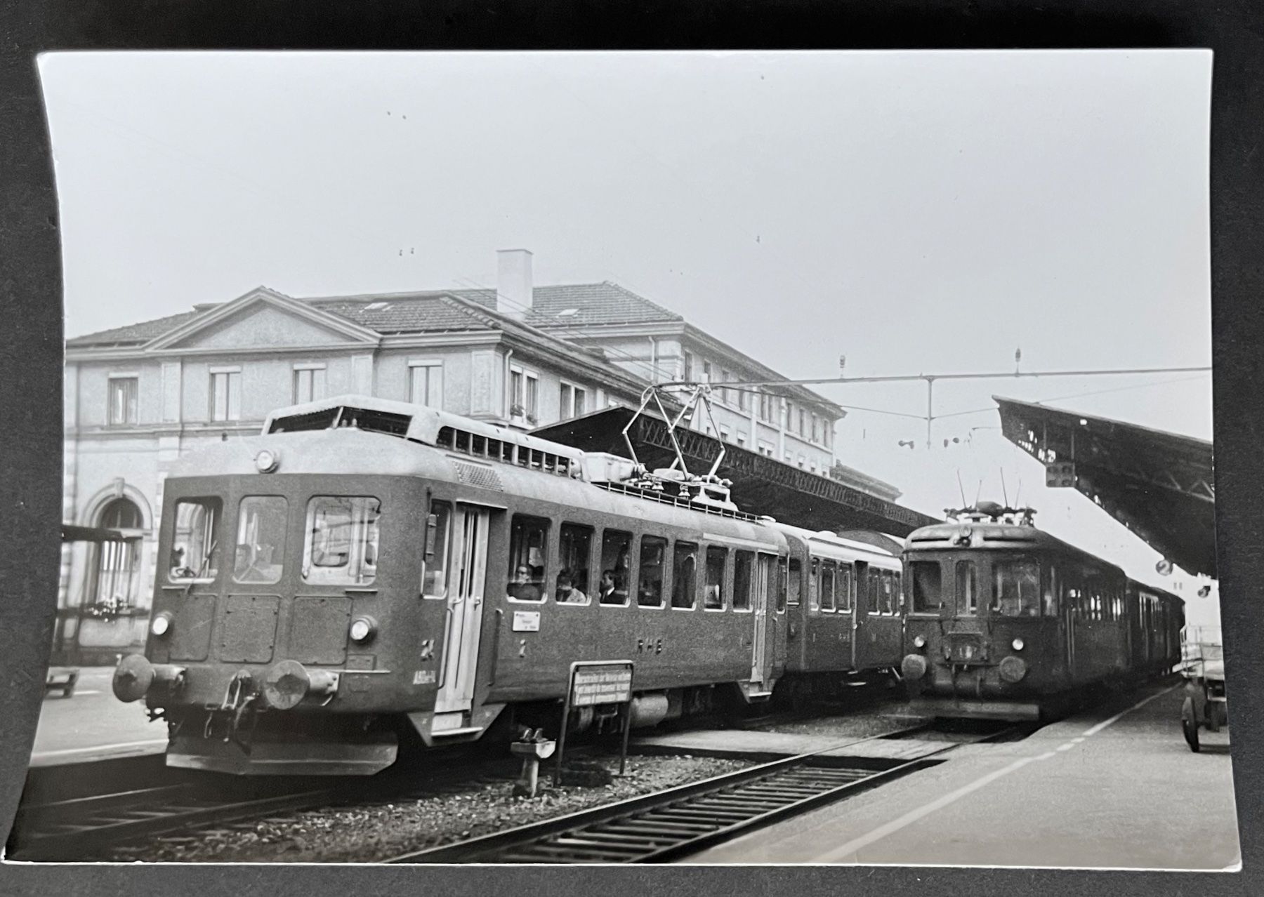 Cartoline postali: Rorschach Bahnhof/RHB, SBB ,Jurapfeil‘ ca. 1960 – Usato da Ostermundigen venduto da DaxKarten-75