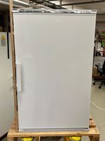 (07) Electrolux Kühlschrank 7/6 x 55, CH Norm, Band rechts