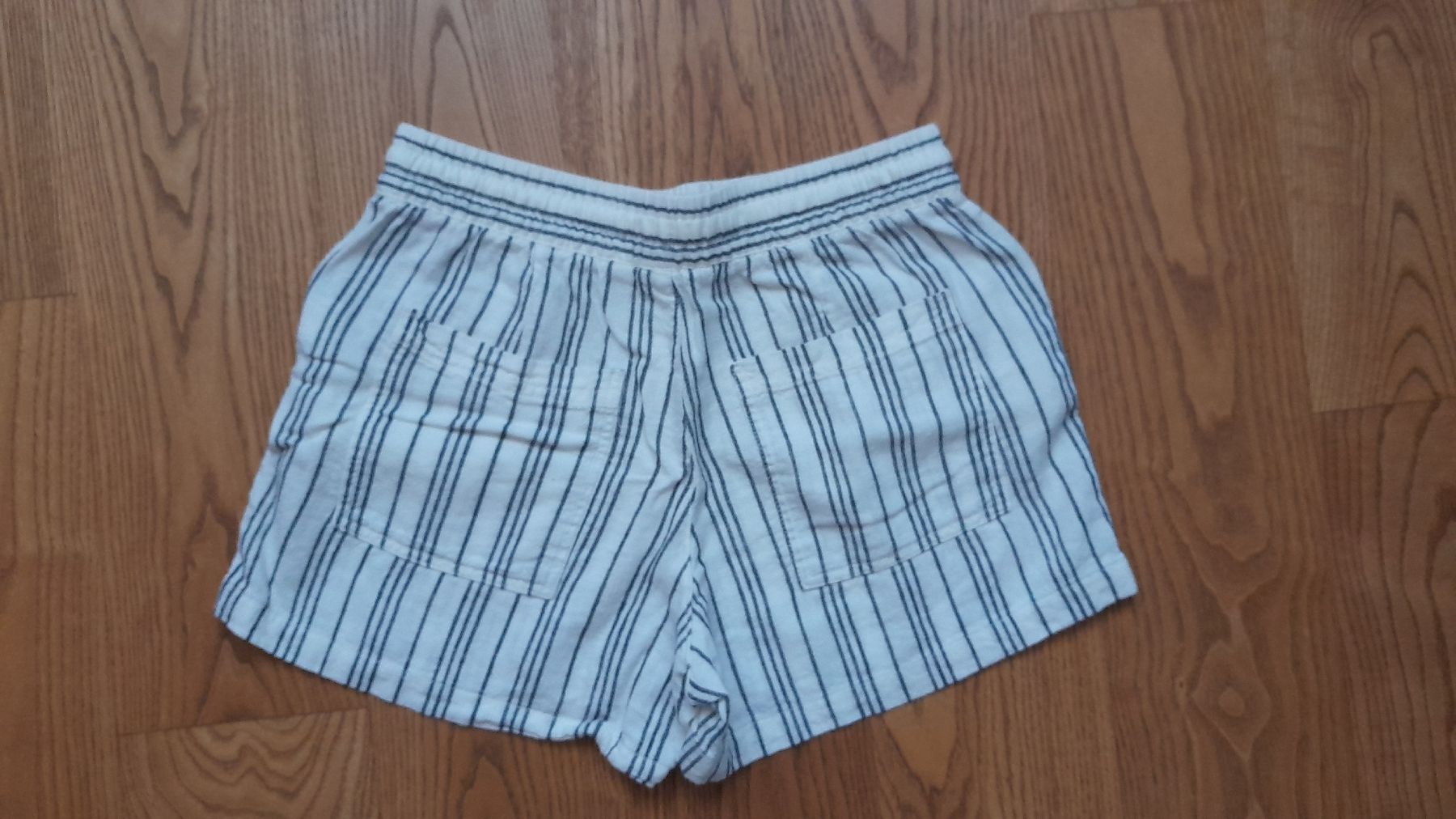 Gap Pantaloni: Shorts von GAP aus Leinen  – Usato da Innerthal venduto da System_of_a_down 2