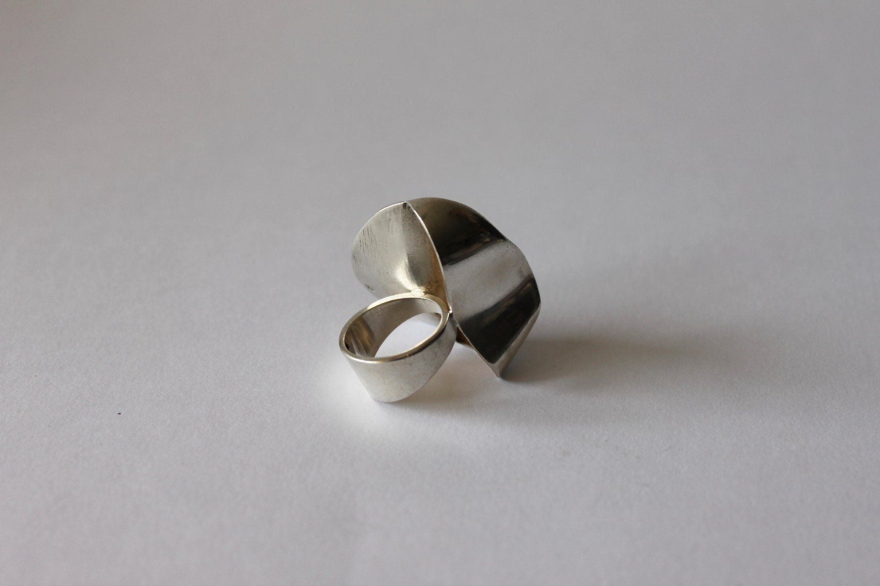Ringe: JANE WIBERG, SILBERRING 925 .MODERNISTISCH, DÄNEMARK. – Gebraucht aus Grandcour von Flowerstyle 4