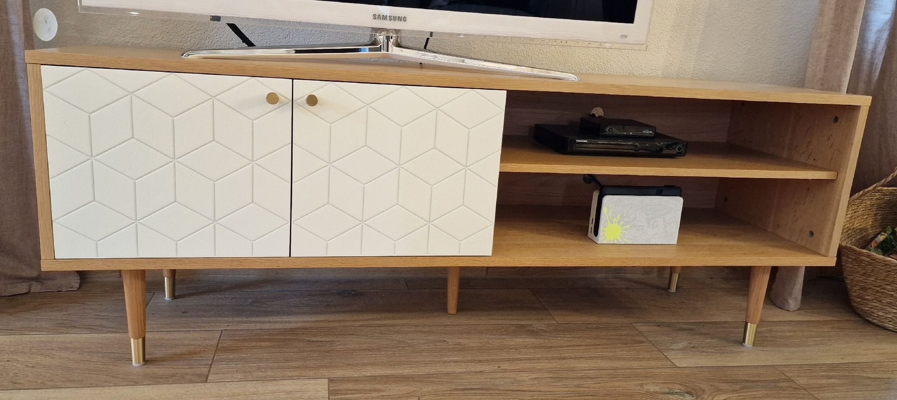 Mobili TV: TV Möbel, MDF Eiche furniert/Eiche massiv – Usato da Suhr venduto da Sbume 1