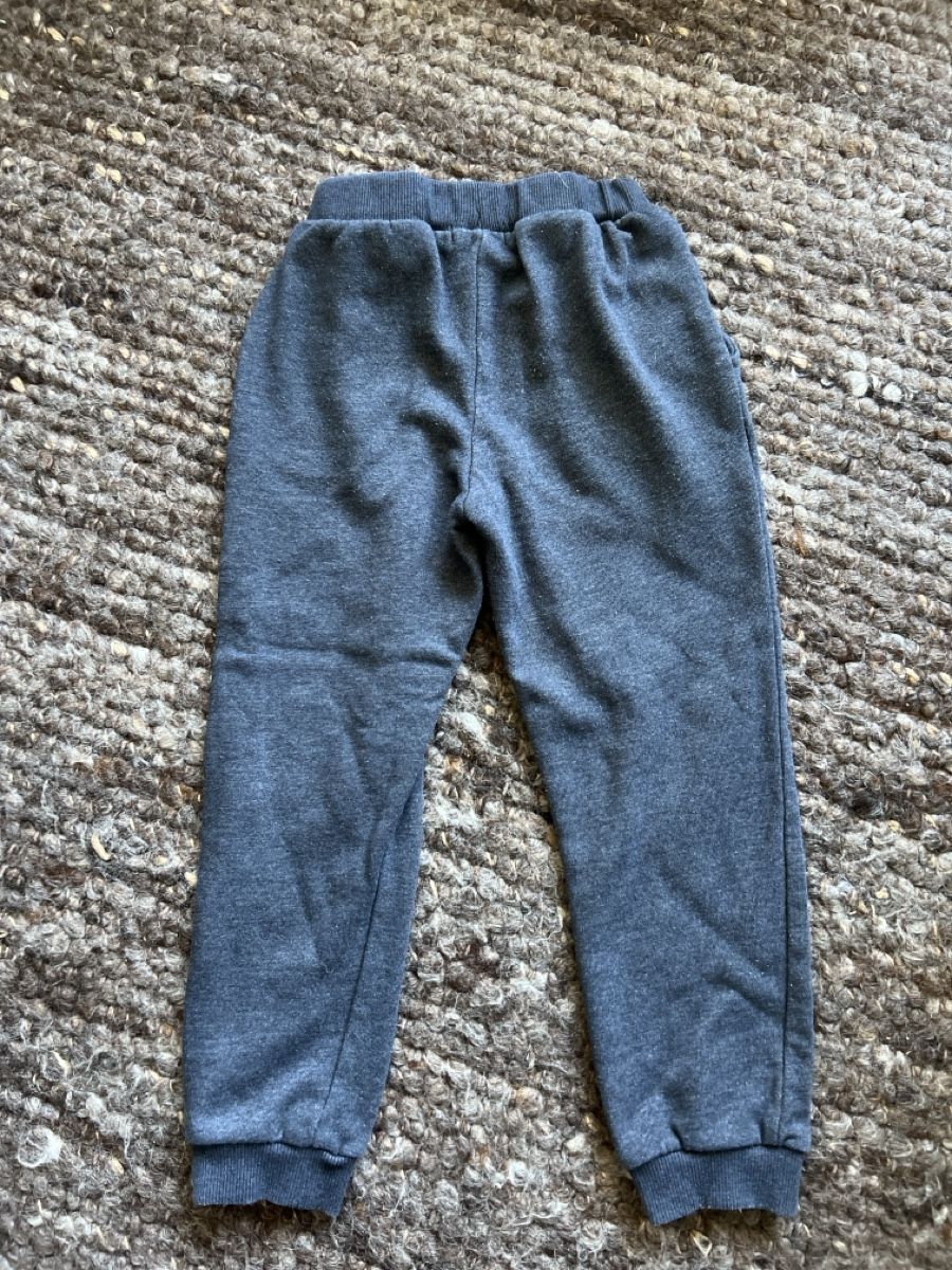 Pantaloni: Kinder Trainingshose Gr 110 – Usato da Winterthur venduto da LeonoraCor 1