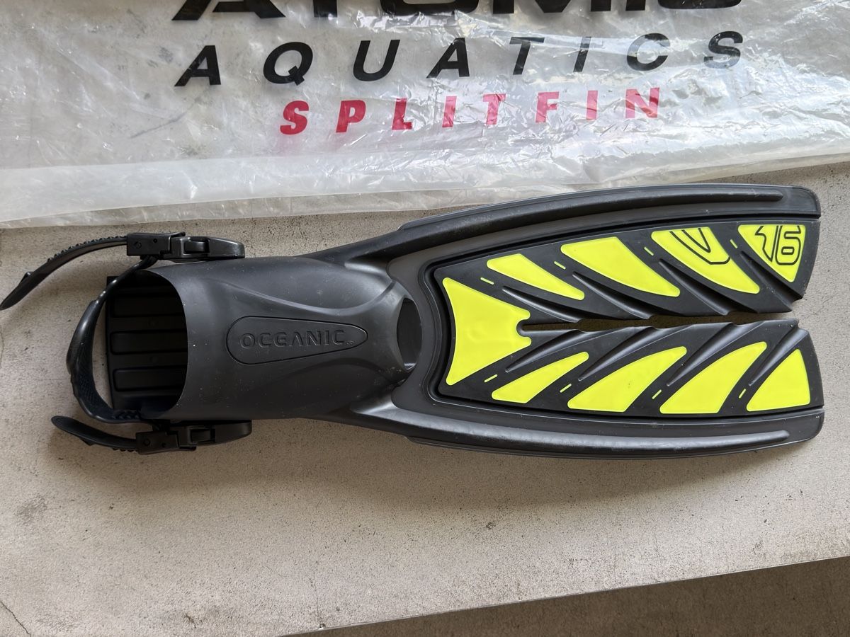 Pinne, Maschere & Boccagli: Atomic Aquatics SplitFin Tauchflossen M-L mit Originalbeutel – Usato da Zürich venduto da wiedese 2
