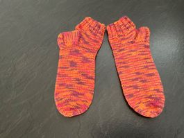 Handgestrickte Sneaker - Damen - Socken Gr. 32/33 Fussl.21cm