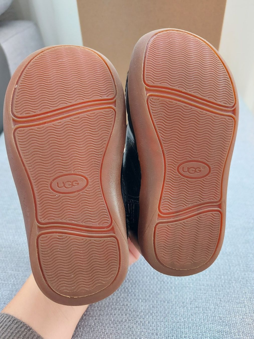 Ugg Schuhe für Mädchen: Schwarze UGG Halbschuhe Gr. 23½ / 23.5 – Gebraucht aus Flims Dorf von Truemorish 4