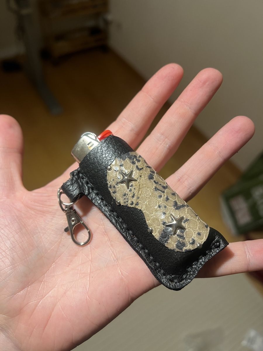 Tiro a segno: leather lighter sleeve – Nuovo (secondo la descrizione) da Pfäffikon SZ venduto da str_s55r