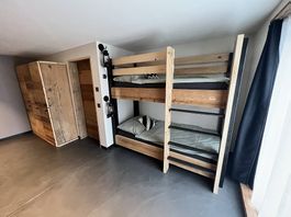 Altholz Etagenbett inkl. Matratzen und Lattenroste