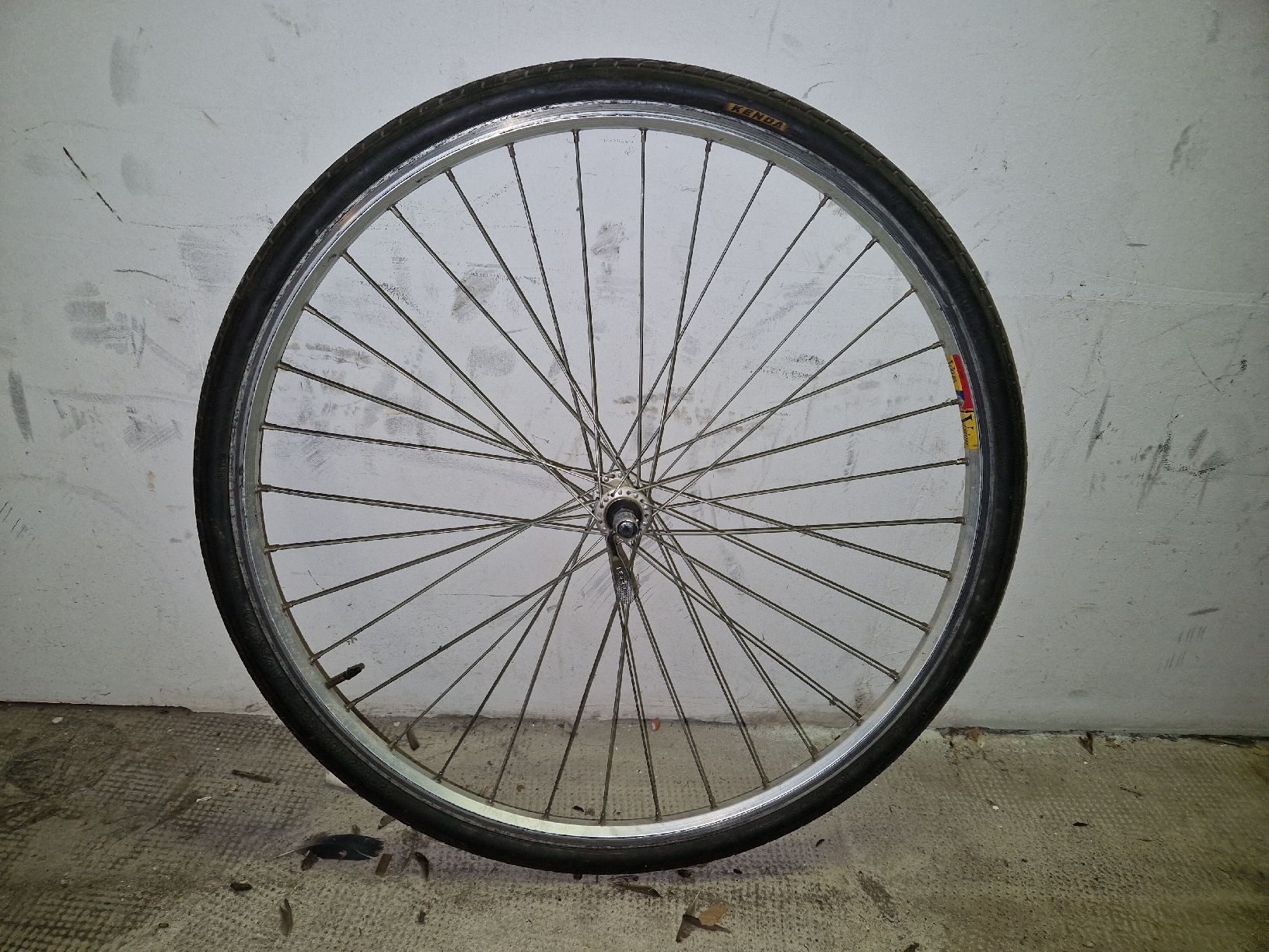 Pneus & Kompletträder: Roue avant vélo avec le pneu – Gebraucht aus Onex von viv_72hm 2