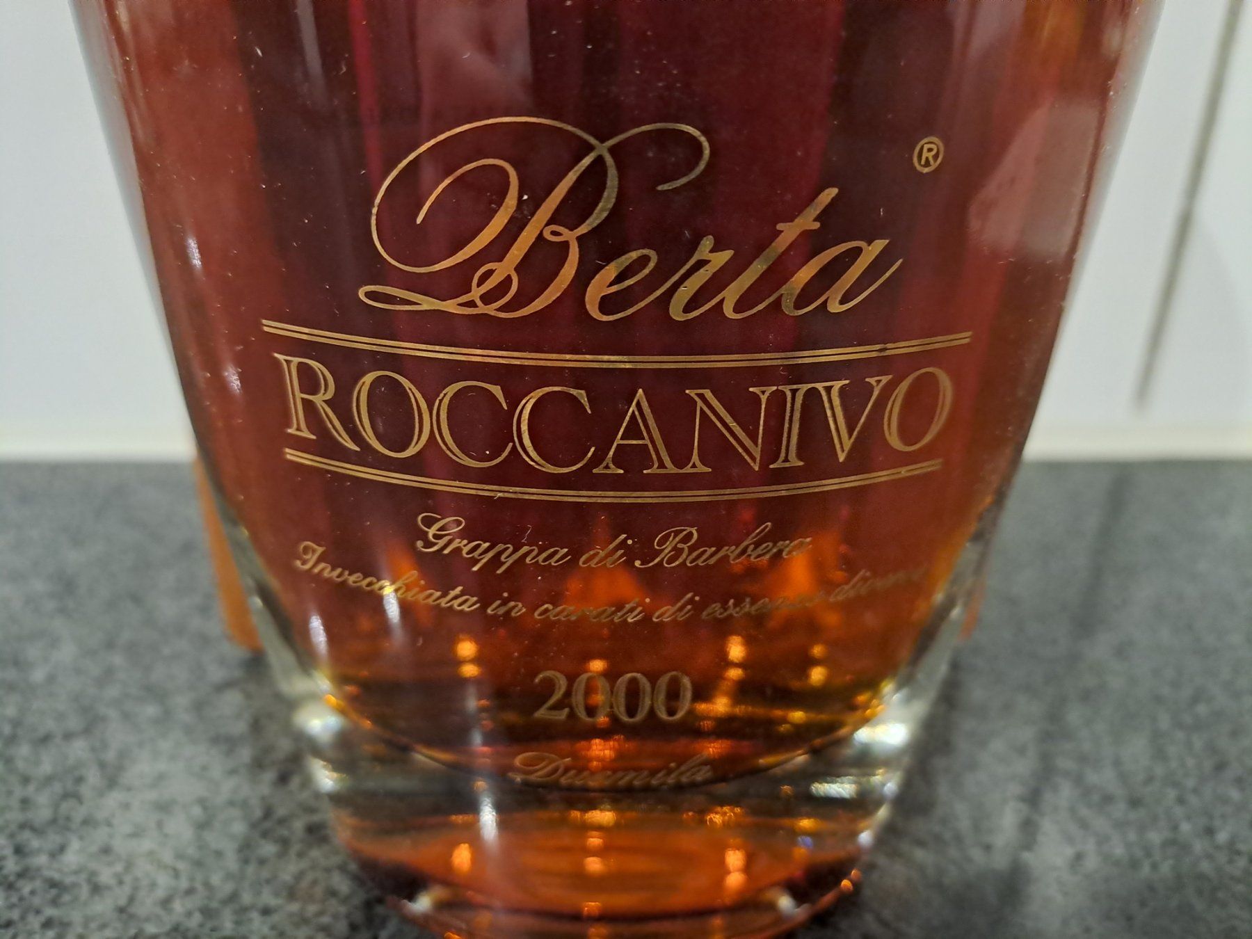 Berta Spirituosen: Berta Grappa Roccanivo 2000 mit OHK – Neu und originalverpackt aus Elsau von Kellerraeumung 3