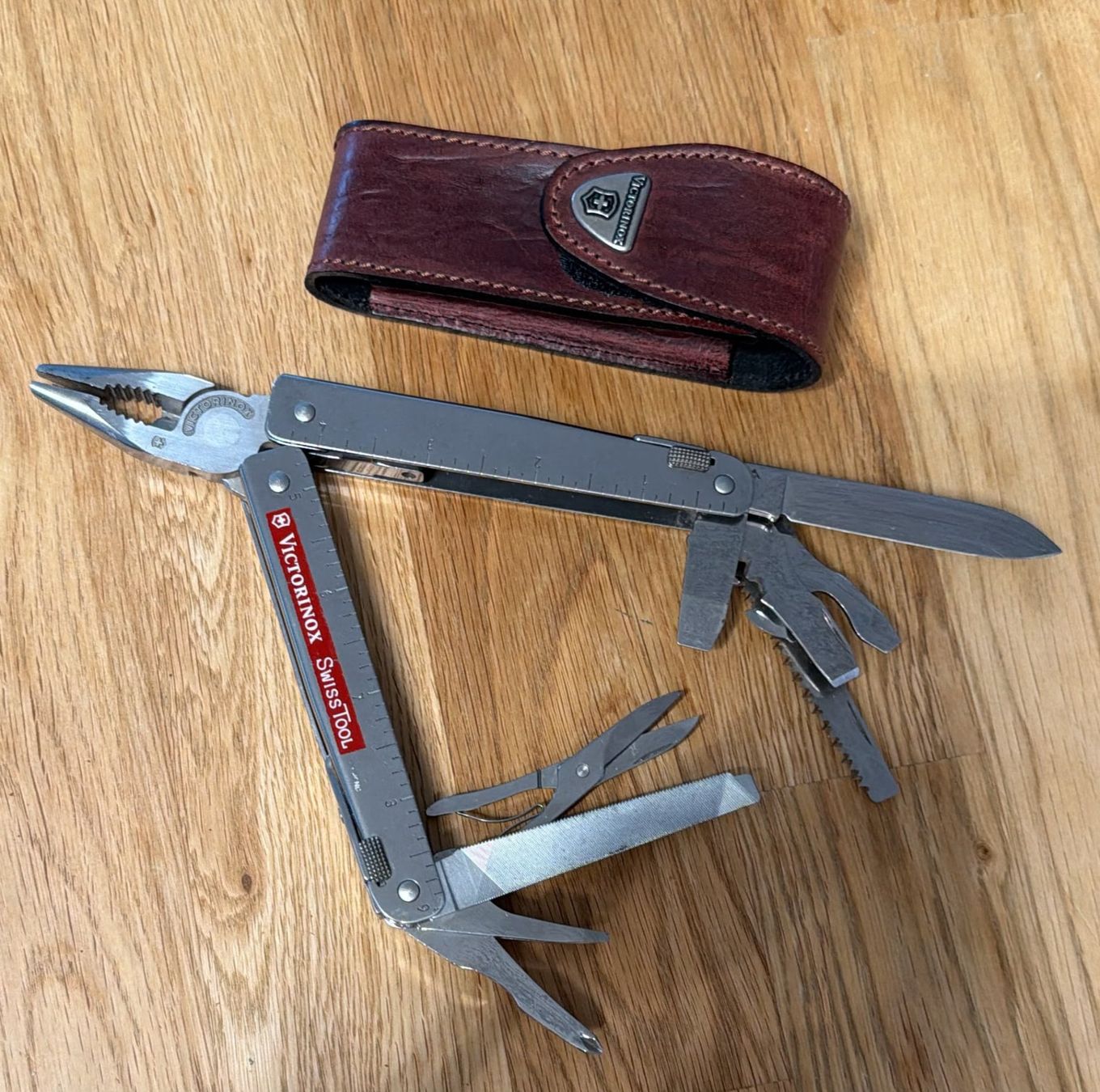 Victorinox Coltelli tascabile: VICTORINOX SWISSTOOL MIT ETUI – Usato da Zürich venduto da Frei-Occasionen