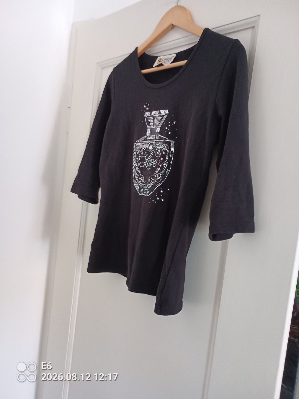 T-shirt: Schwarzes Kurzarmshirt mir Silbermuster – Usato da Zürich venduto da Mitzi6
