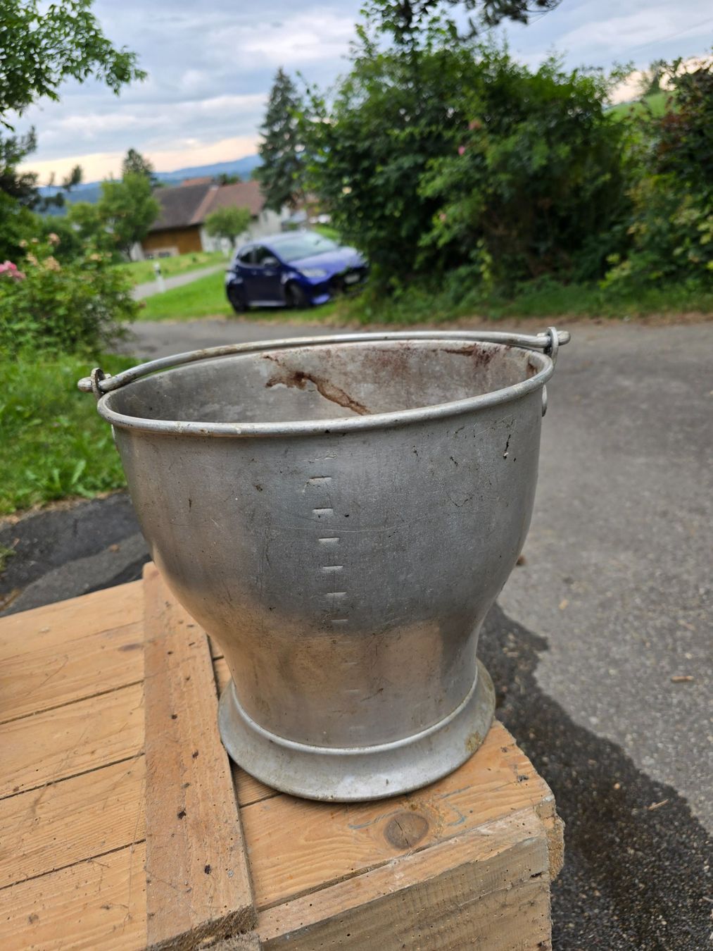 Autres articles pour la maison: Alu Eimer mit Skala gebrauchter Zustand – D'occasion à Agasul par ire_h9wl 1