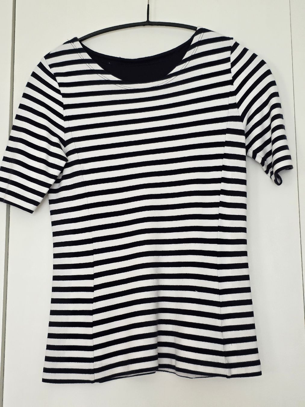 T-shirt: Schickes Ringelshirt, schwarz/weiss, Grösse S – Usato da Biberist venduto da charobaum 3