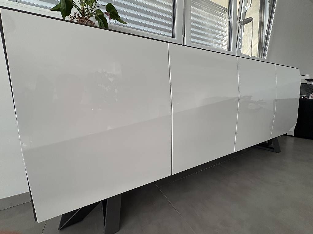 Commodes: Magnifique Sideboard comme neuf – D'occasion à Gland par Diamond_Walbrow 1
