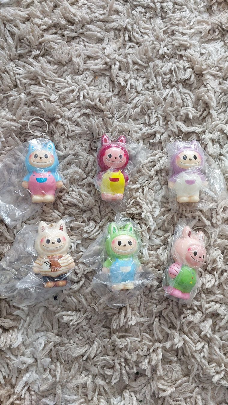 Rimorchi: Diverse niedliche Labubu Squishy Anhänger – Nuovo e nell'imballaggio originale da Hittnau venduto da Razorback_1971