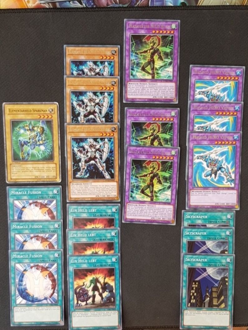 Yugioh Sammelbilder & Trading cards: Yugioh Helden Set – Gebraucht aus Opfikon von Steins_Siedlung