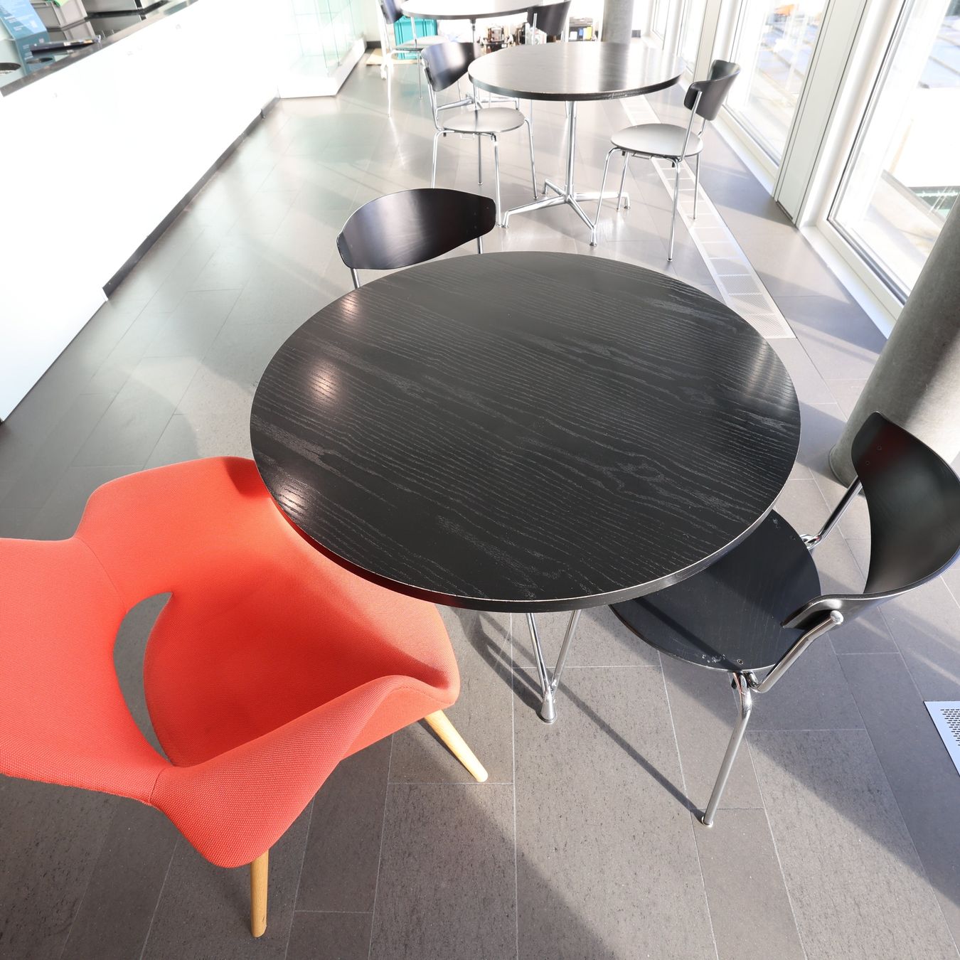 Vitra Tische: Vitra Eames Contract Table rund, grosse Platte – Gebraucht aus Affoltern am Albis von Zapro 2