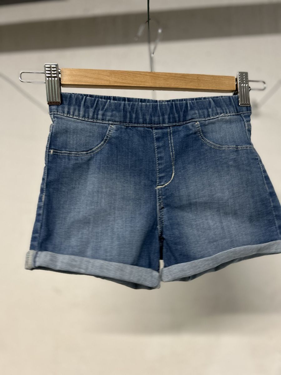 H&M Pantaloni: Jeansshorts Gr.122 – Usato da Ipsach venduto da Rena-b