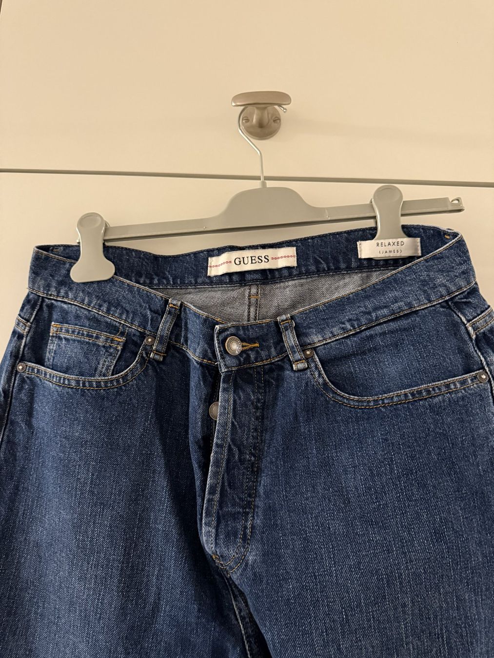 Guess Jeans: Guess Herren Jeans Relaxed James 48 – Usato da Zürich venduto da SEDRAEN