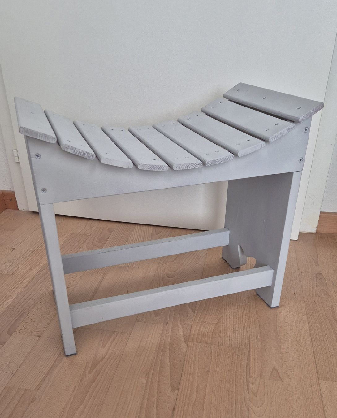 Bänke: Tabouret en bois gris, fait main – Gebraucht aus Marin-Epagnier von Ginie14
