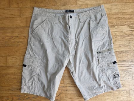 Herren Cargo Shorts Oakley beige Grösse W38 guter Zustand