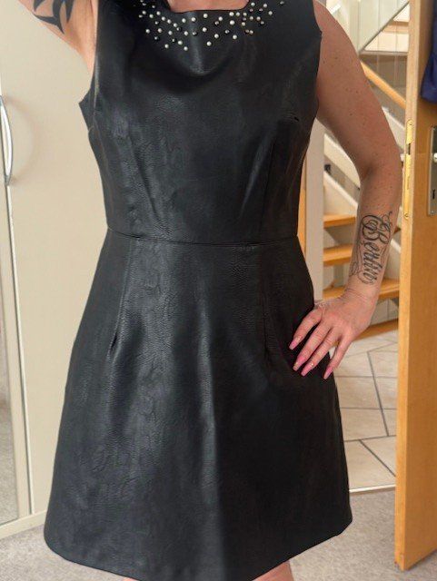 Orsay Kleider: Lederkleid schwarz mit Perlen - Grösse 38 – Neu (gemäss Beschreibung) aus Regensdorf von Midget64
