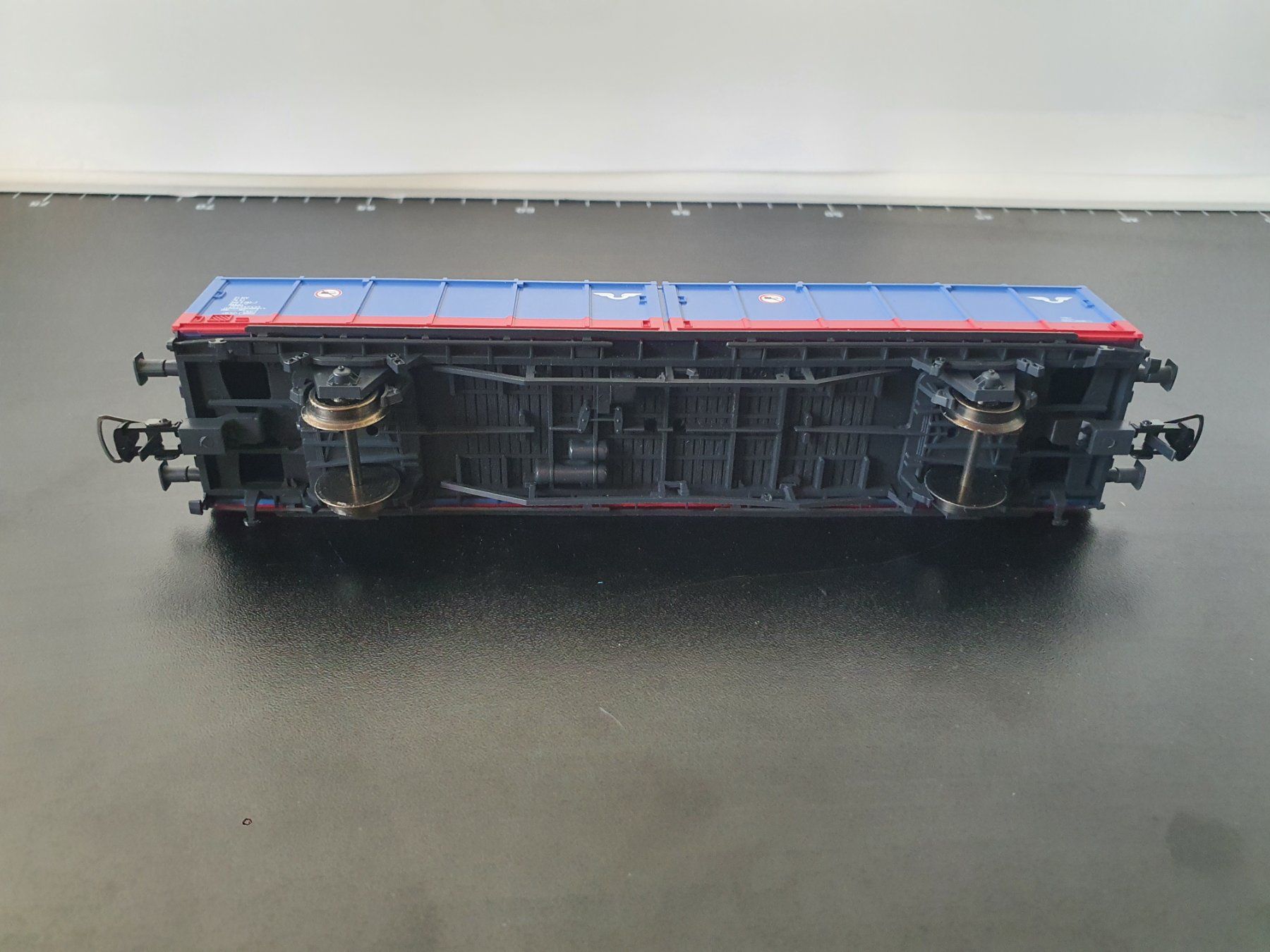 Roco Modelleisenbahnen: ROCO:AC: SCHWEDISCHER SCHIEBEWANDWAGEN BLAU – Gebraucht aus Biglen von taunus82 1