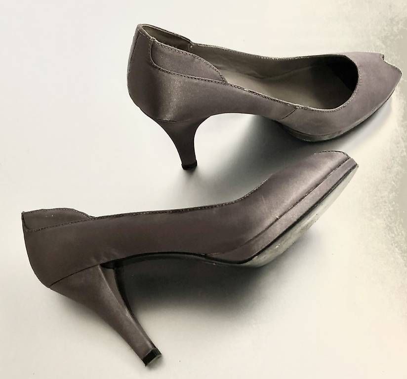 Scarpe da donna: Scarpe décolleté grigio argento – Usato da Riva San Vitale venduto da bau64