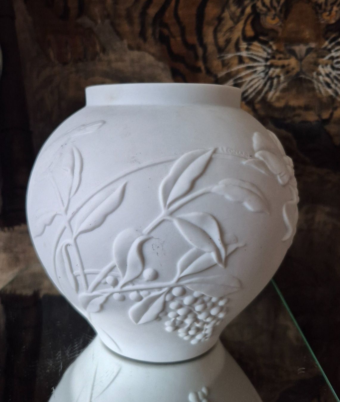 Hutschenreuther Vasen & Gefässe: Dekorative Bauchvase mit Relief – Gebraucht aus Genève von antade 2