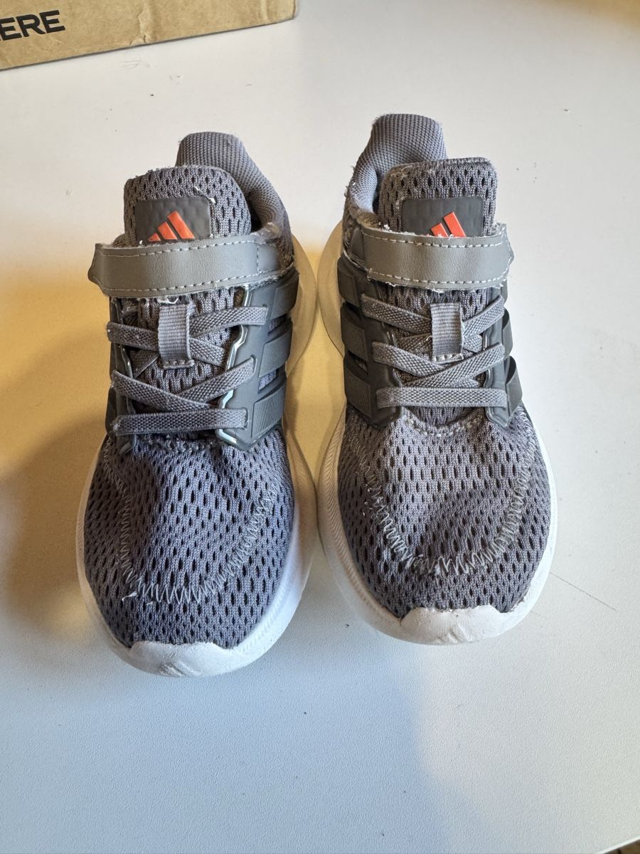 Adidas Scarpe da uomo: Kinderschue adidas 28 – Usato da Ilanz venduto da tai_q2yd 2