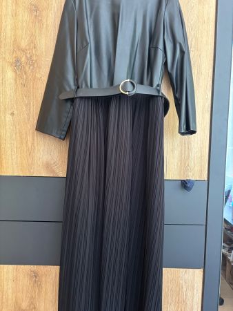 Robe noire Zara simili cuir plissée taille M bon état