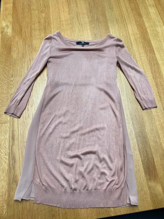 Schickes, lachsfarbenes Kleid von Elisabetta Franchi