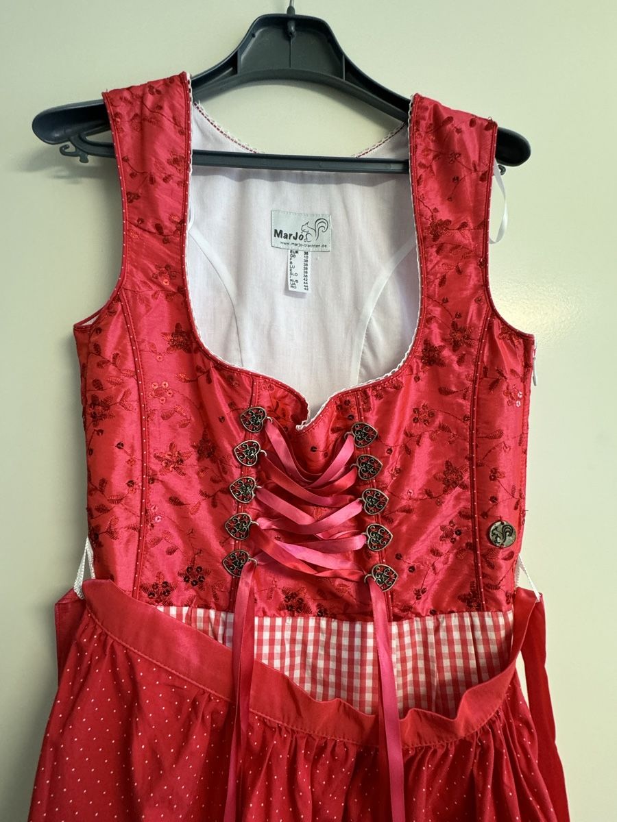Costumi: Dirndl rot Gr. 36 – Usato da Uznach venduto da Martina191185 1
