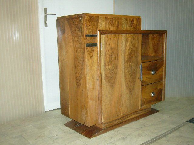 Credenze: kleines Art Deco Nussbaum Sideboard – Usato da Schöfflisdorf venduto da pullux 1