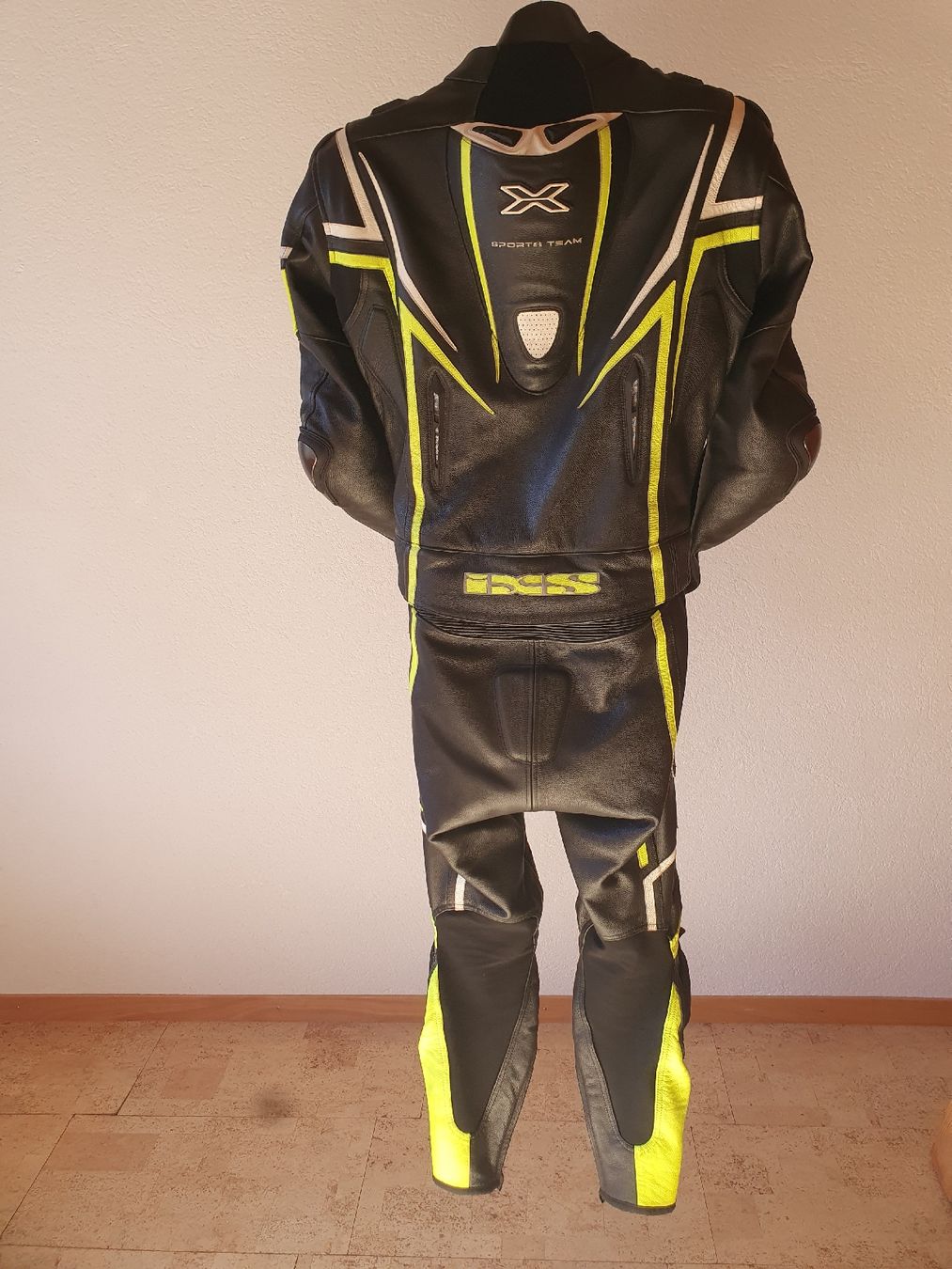 IXS Completi: iXS Lederkombi 2-teilig – Usato da Landquart venduto da luk_22 2