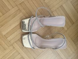 Sandales dorées à strass neuves T.39