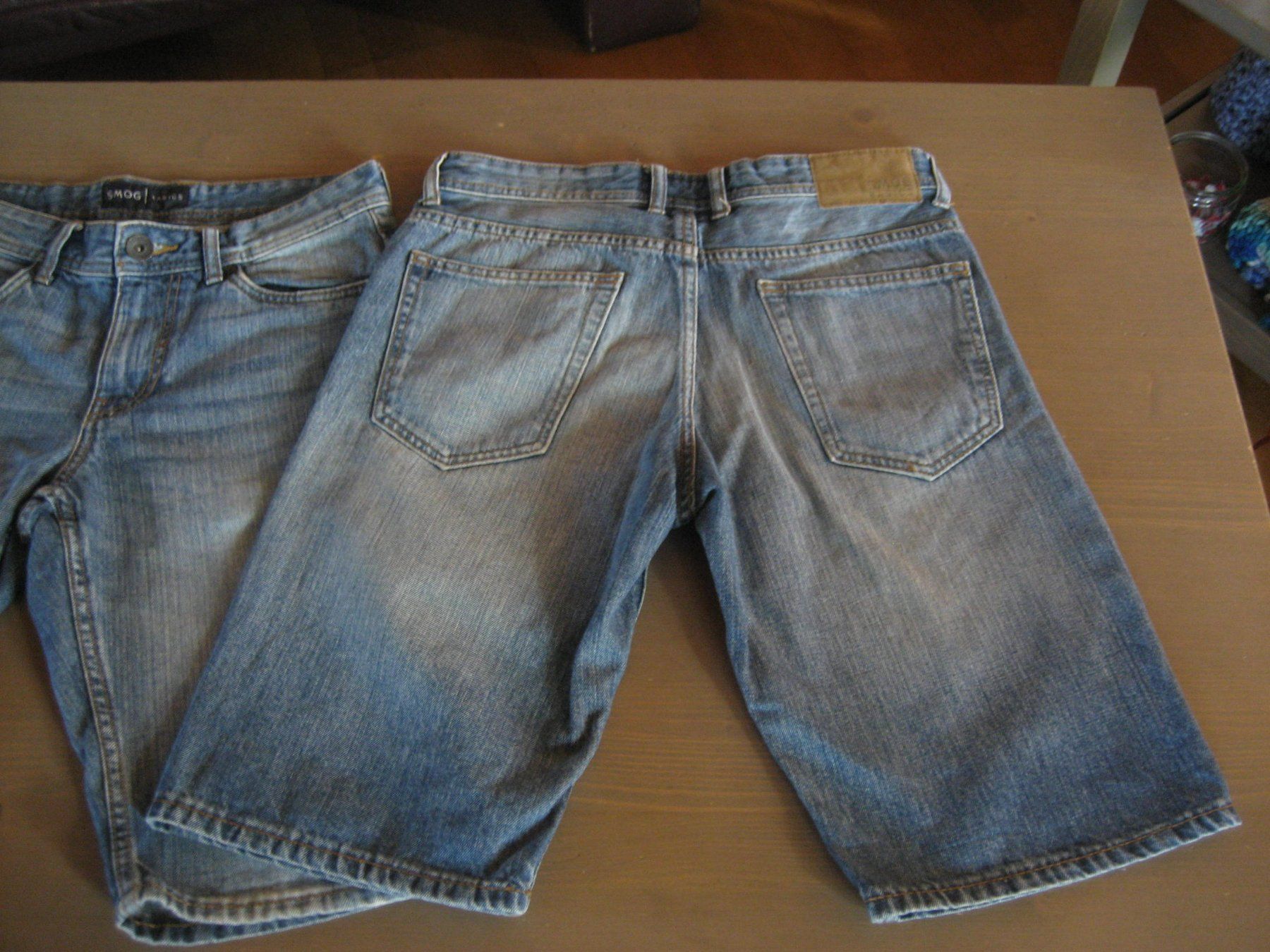 Pantaloni: Lot 2 bermudas jeans taille S – Usato da Delémont venduto da marryb 2