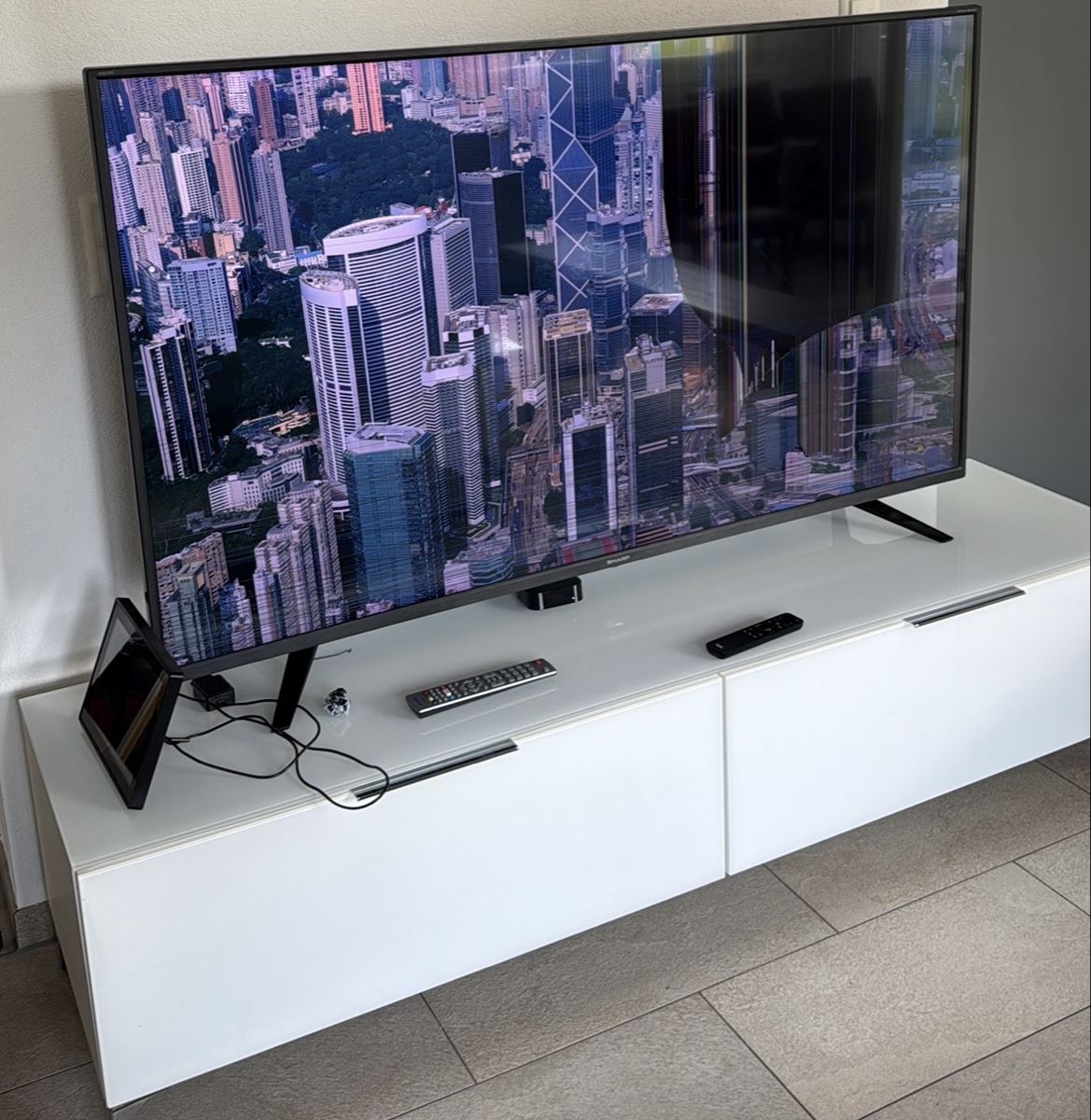 Fernseher: Sharp TV 4K 65‘ Display defekt – Defekt aus Oberaach von SwissTigerBerg 1