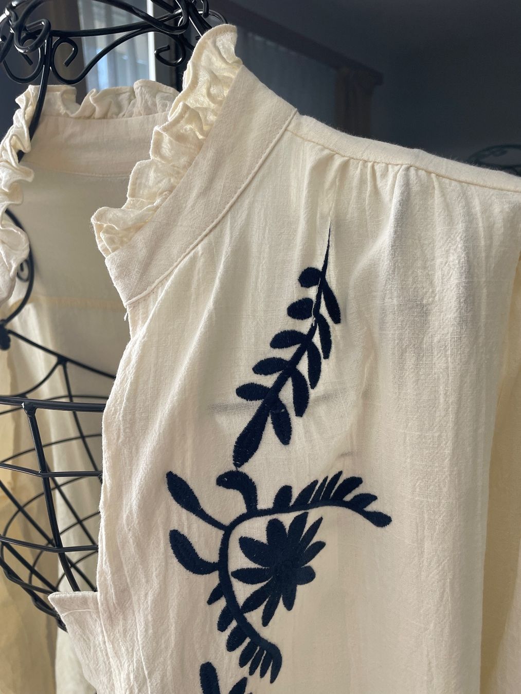Camicette: Bestickte Bluse Creme/Blau Gr.L – Nuovo (secondo la descrizione) da Obfelden venduto da 3zwerge 2