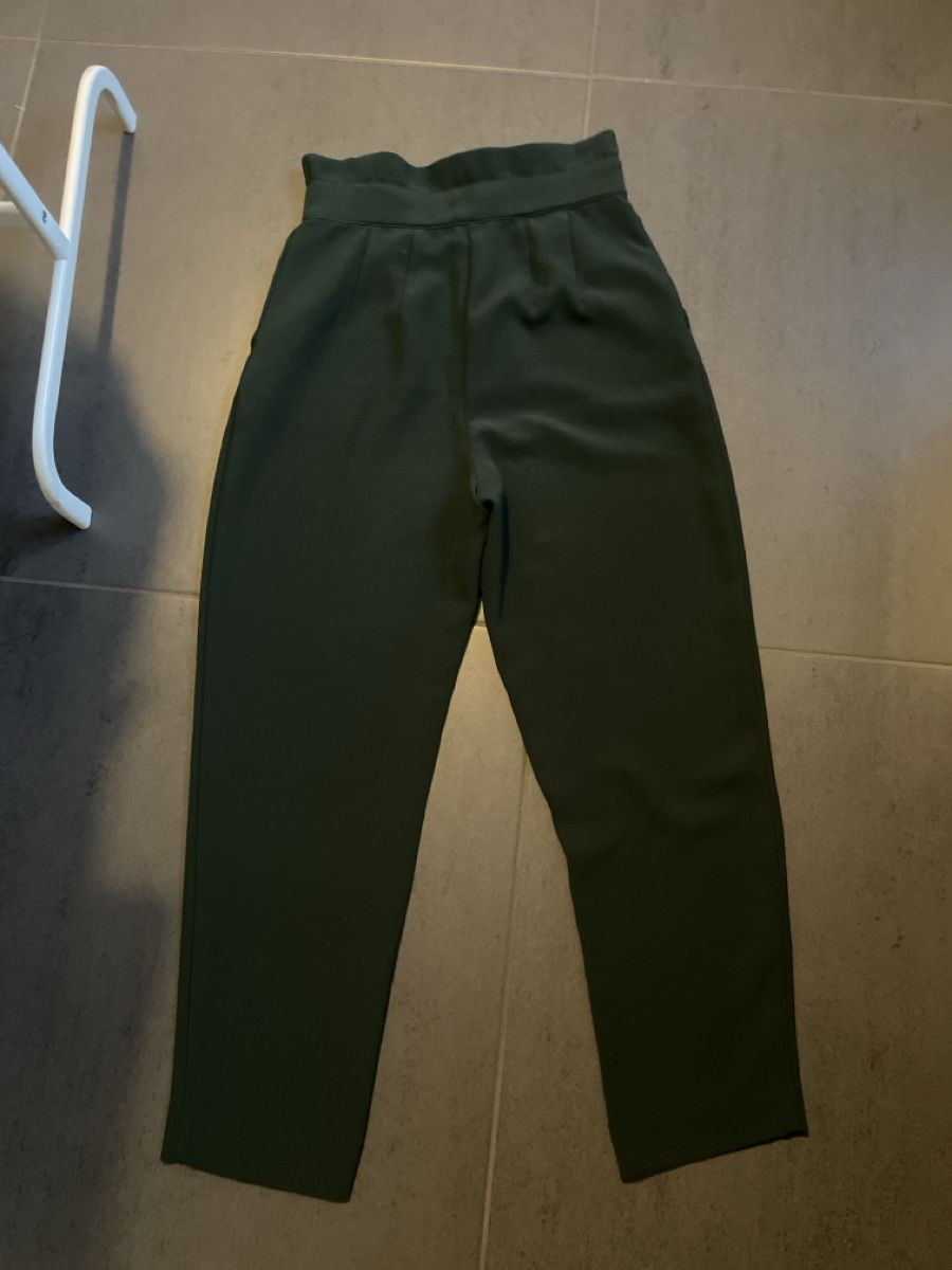 H&M Pantaloni: Pantalon H&M vert taille 36 – Usato da Cressier NE venduto da leiestla 2