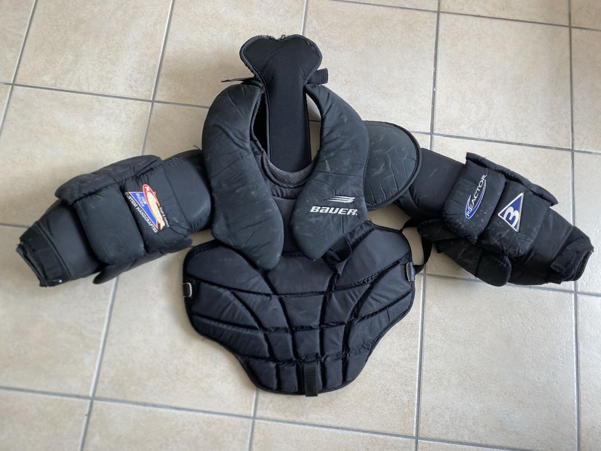 Anzüge, Sport- & Funktionsanzüge: Torwart-Hockeyweste Bauer – Gebraucht aus Studen BE von Bigiyb