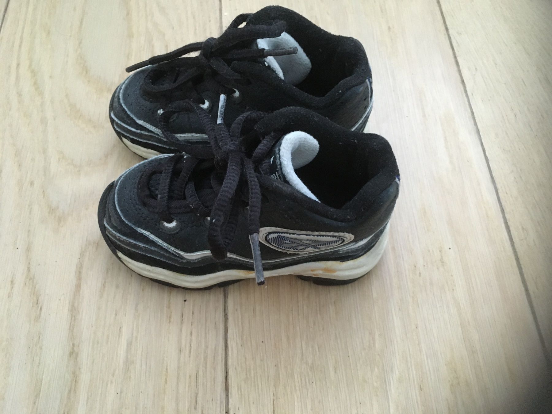 Reebok Scarpe per ragazzi: Reebok Turnschuhe Gr. 22 – Usato da Gächlingen venduto da Tara_devi 1