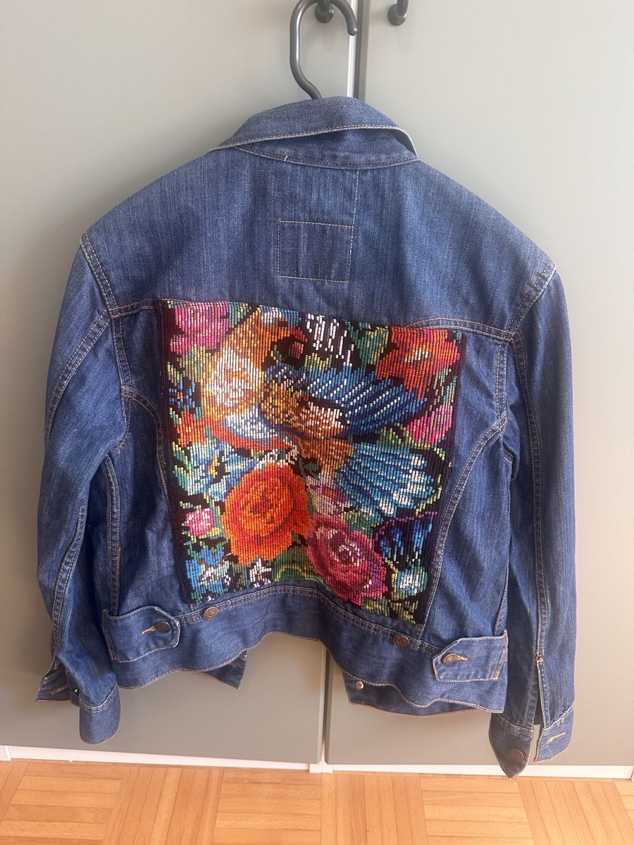 Levi's Giacche: Levi's Jeansjacke bestickt Blumenmuster ca. GR M – Usato da Baden venduto da Marytumby 3