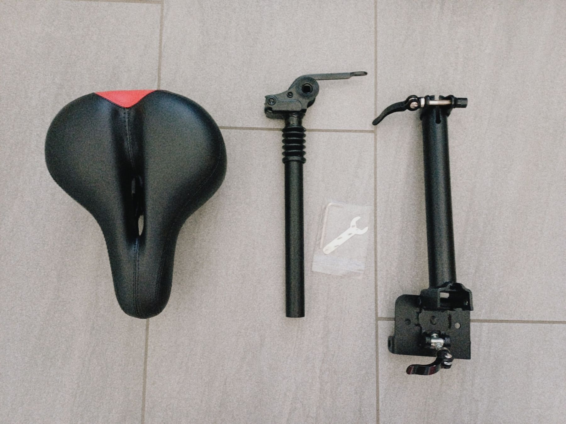 Accessori per altri veicoli: Sitz Nachrüstset für E- Scooter – Nuovo e nell'imballaggio originale da Rorschacherberg venduto da AlpGets