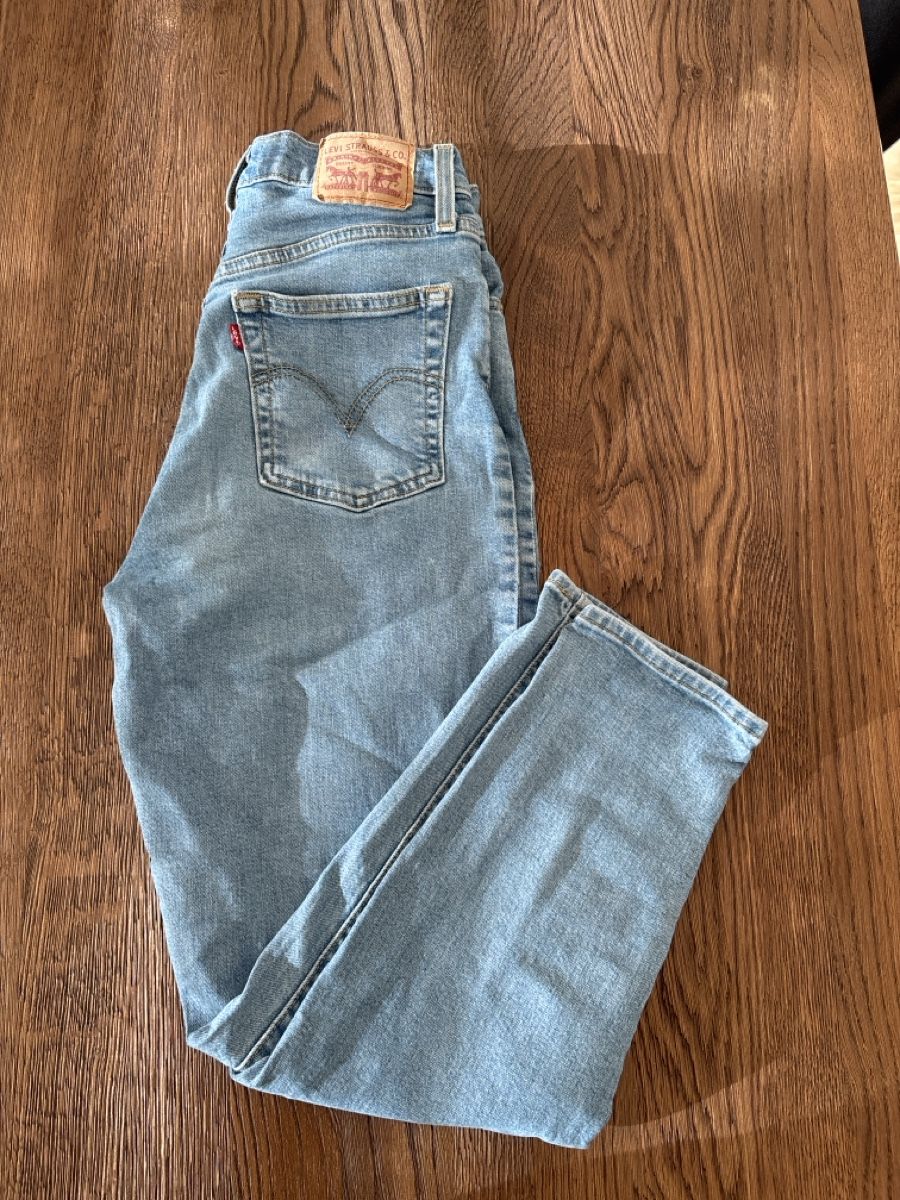 Levi's Jeans: Levi's High Waisted Taper Jeans  – Gebraucht aus Bern von tamwoe